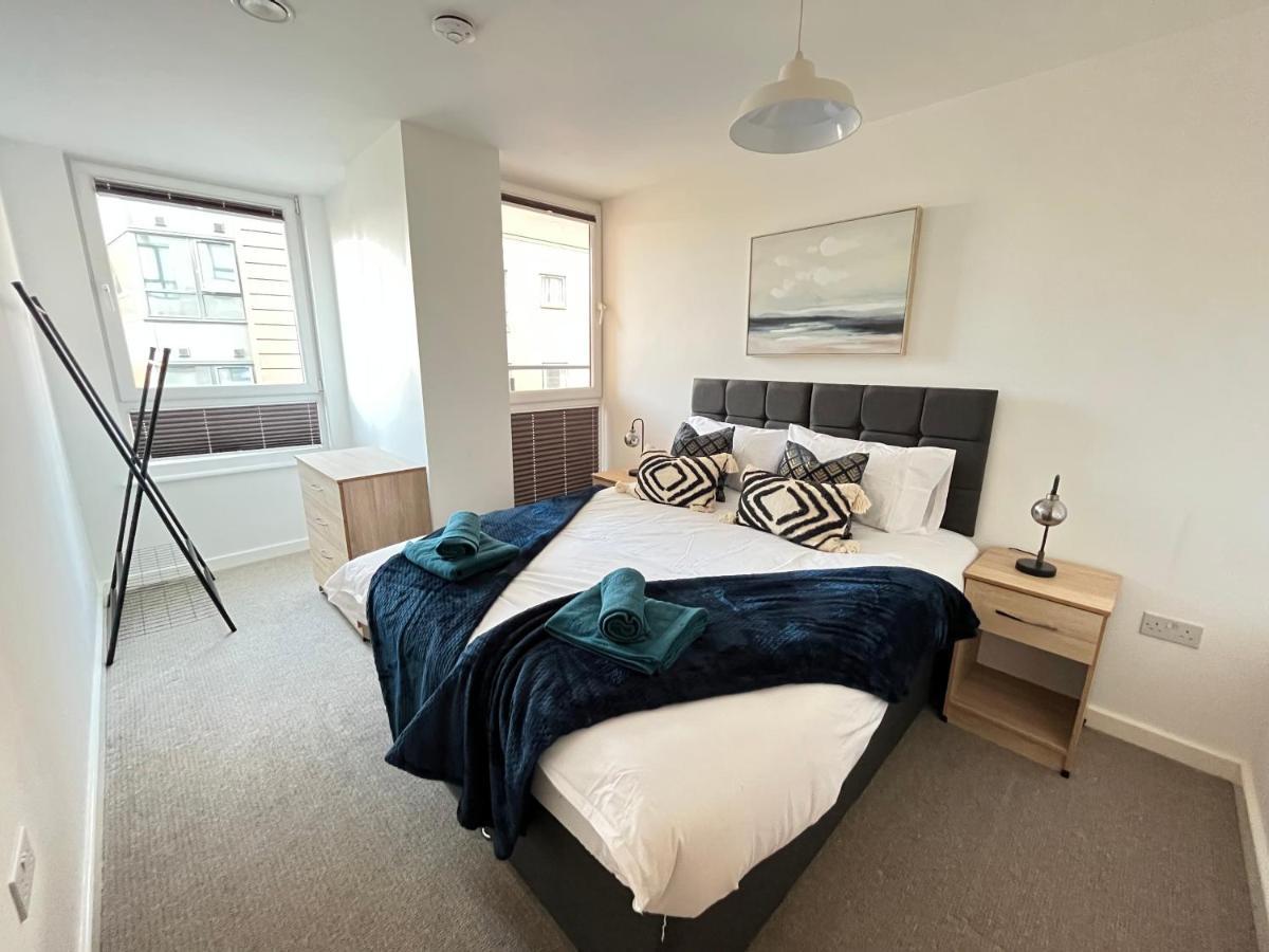2 Bedroom, 2 Bathroom Modern Apartment Close To Ocean Village, Free Parking, Single Or Double Beds 南安普敦 外观 照片