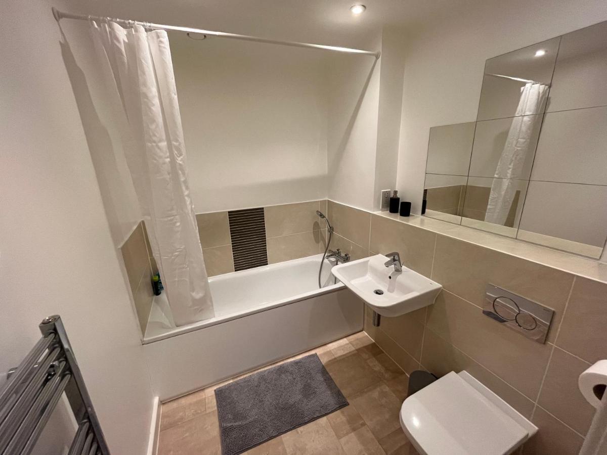 2 Bedroom, 2 Bathroom Modern Apartment Close To Ocean Village, Free Parking, Single Or Double Beds 南安普敦 外观 照片