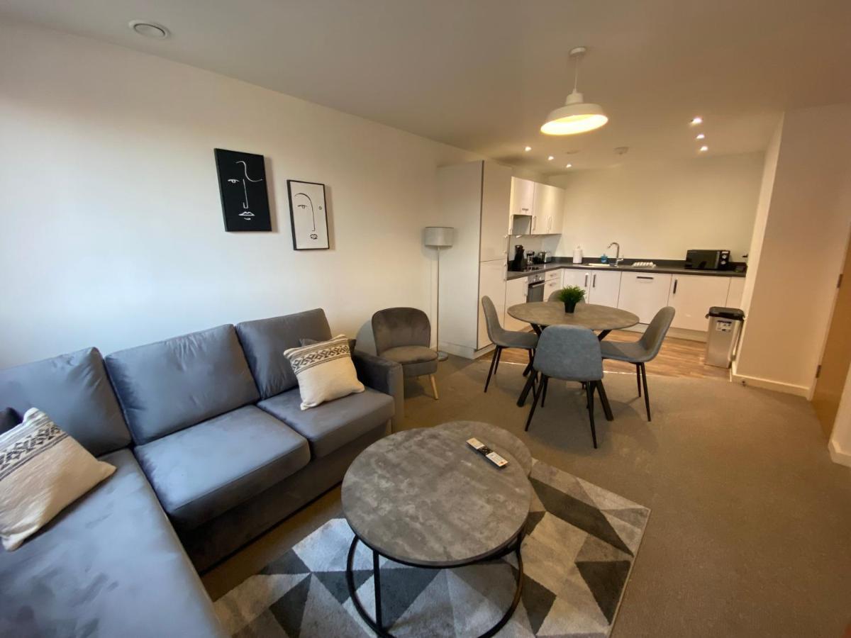 2 Bedroom, 2 Bathroom Modern Apartment Close To Ocean Village, Free Parking, Single Or Double Beds 南安普敦 外观 照片